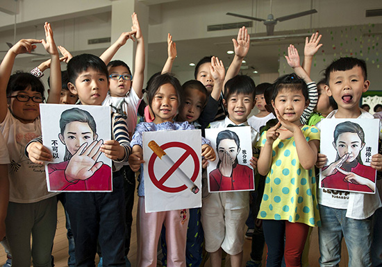 請放下手中的煙，為了孩子的“明天”!