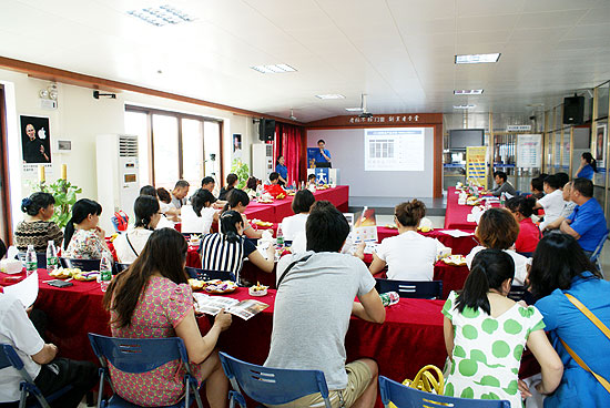賀湖南臨武縣業(yè)主們到老賴不賴門窗總部團(tuán)購(gòu)成功