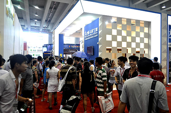 老賴(lài)不賴(lài)“中式復(fù)古”風(fēng)格門(mén)窗引爆廣州建博會(huì)