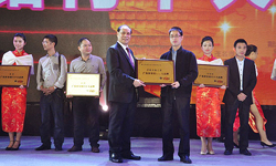 熱烈慶祝老賴不賴門窗榮獲“廣東居室鋁門十大品牌”