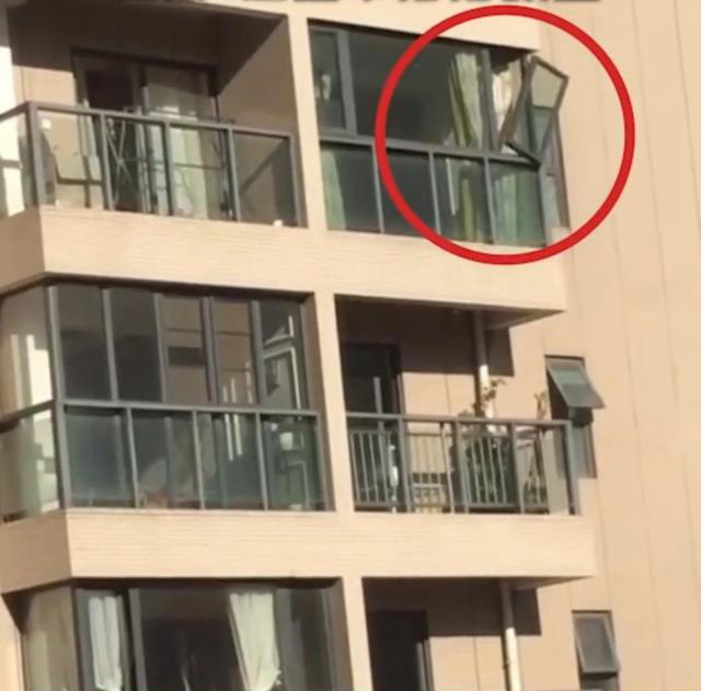 門窗高空墜落事故頻發,誰來保障安全?